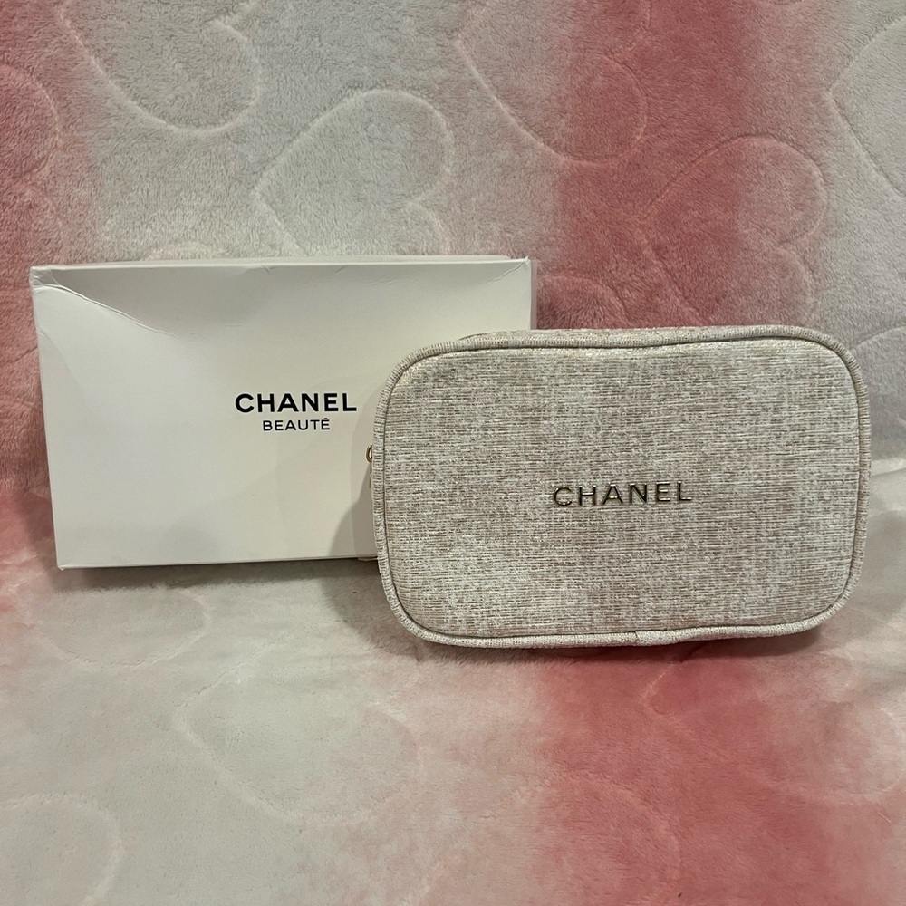 NEW! Luxury Makeup Bag — Gorgeous in cream and gold. - Picture 12 of 13